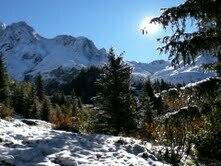 Monter au refuge en septembre après une chute de neige Monter au refuge en septembre après une chute de neige